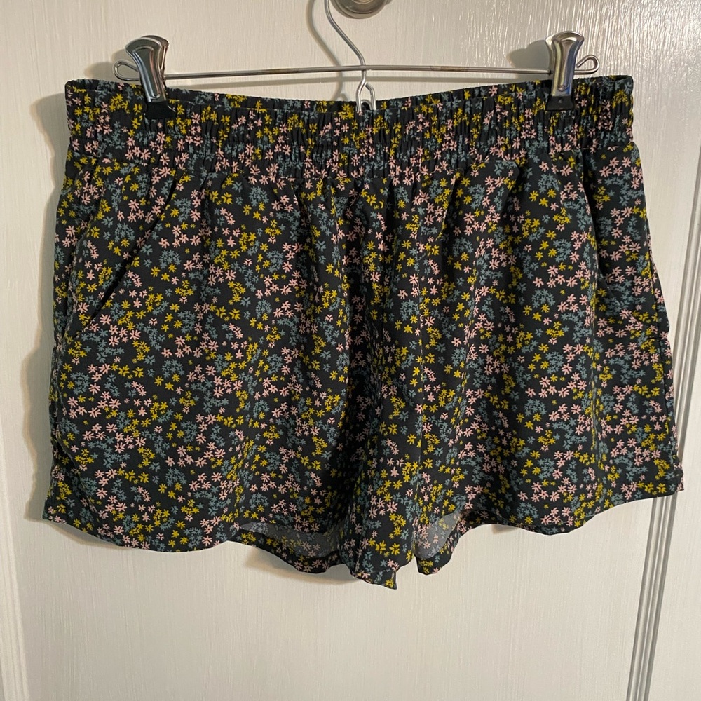 Toad&Co cute floral shorts